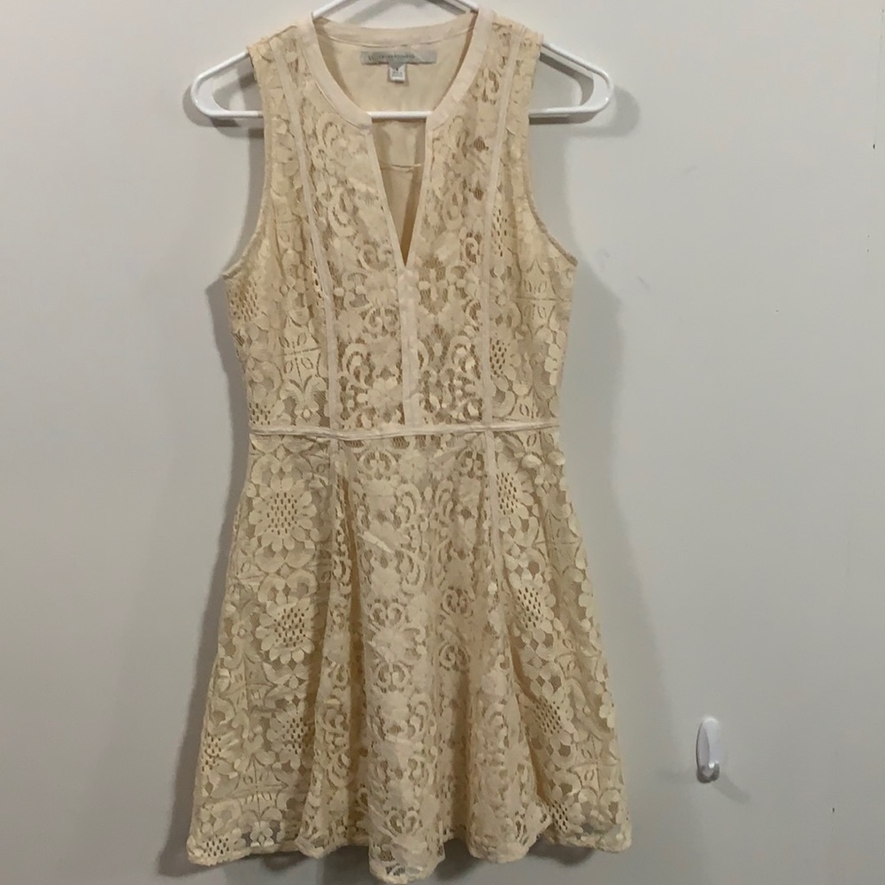 Lauren Conrad Cream colored V neck lined skater dress great condition Size 6